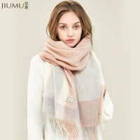 Color contrast scarf